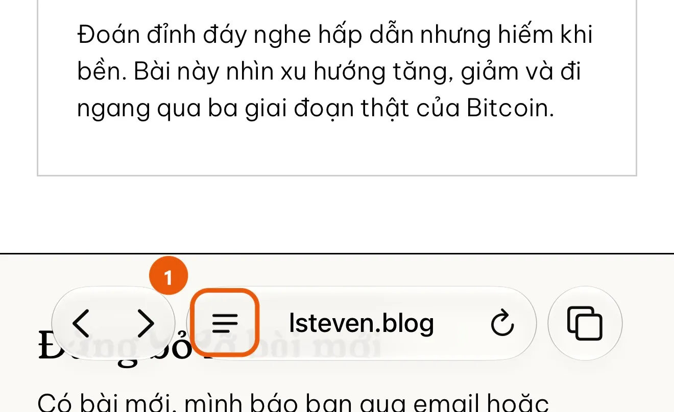 Thanh dưới của Safari ở trang chủ lsteven.blog, nút ba gạch bên trái ô địa chỉ được khoanh lại
